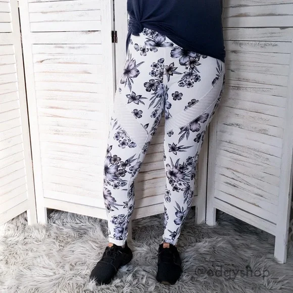 Hibiscus Ribbed Mesh Moto Legging - Picture 4 of 8